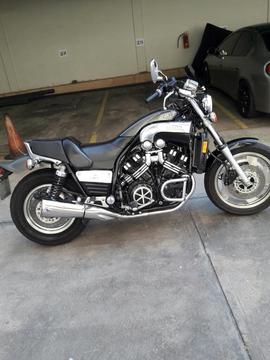 Moto V.max Año 2002..con 17.450..kilom