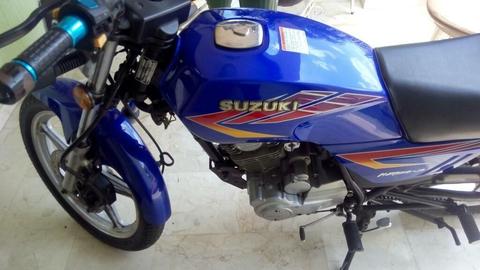 Moto Suzuki Hj150