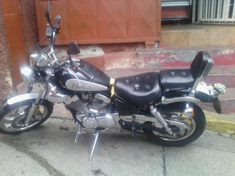 Moto Supershadow 250 en buen estado