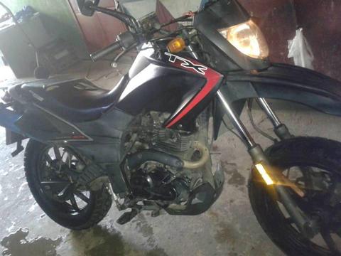 SE VENDE MOTO TX 2011