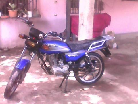 vendo moto empire en perfecto estado