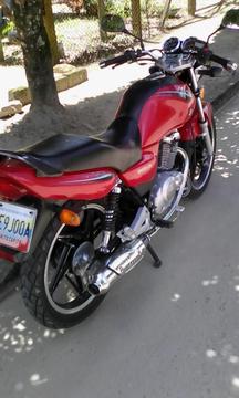 se vende moto suzuki EN125cc