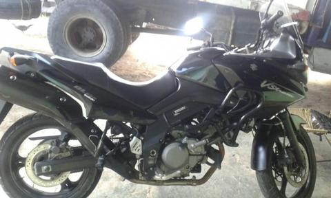 vendo mi bella moto vstron suzuki 2008