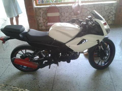 Vendo Moto Bera R1 2014