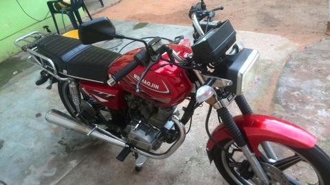 Moto md aguila vendo o cambio por chevette doy plata arriba.!