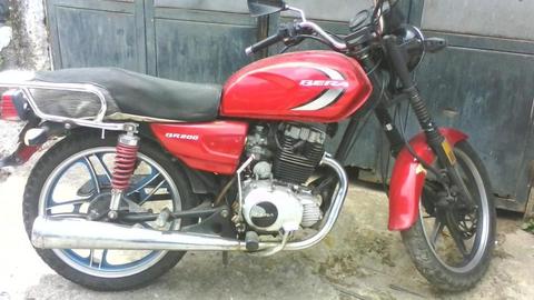 Moto bera 200