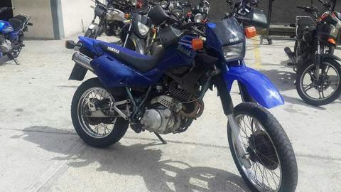 Moto Yamaha 2002