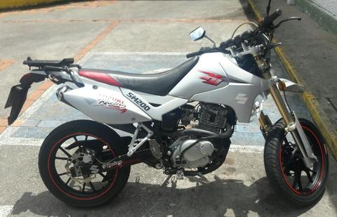 Se Vende Moto Hj Sm 200 Suzuki Año 2014