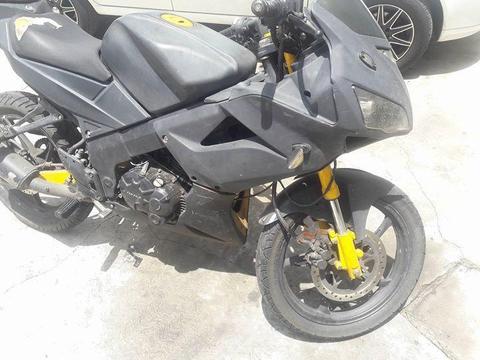 Cambio o vendo mi R1 Bera 2012 Papeles al dia por otra moto o TLF de alta gama