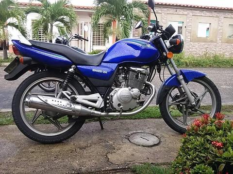 VENDO EN SUZUKI 2012 COMO NUEVA 04162940964