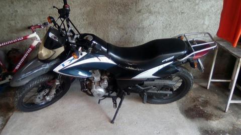 Moto Tx 200. Año 2011