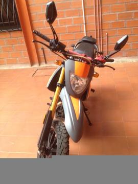 Moto Tx 200. Año 2013