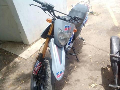 Moto tx 200 año2013