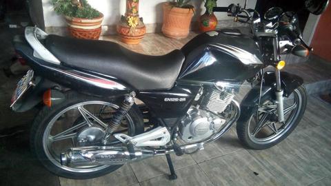 VENDO MOTO EN125 SUZUKI