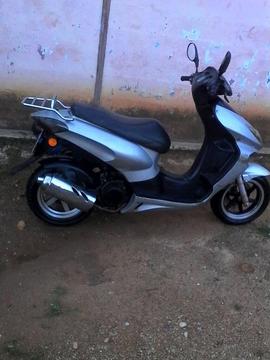 VENDO MI MOTO AUTOMATICA