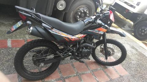 moto um DSR 200 AÑO 2013