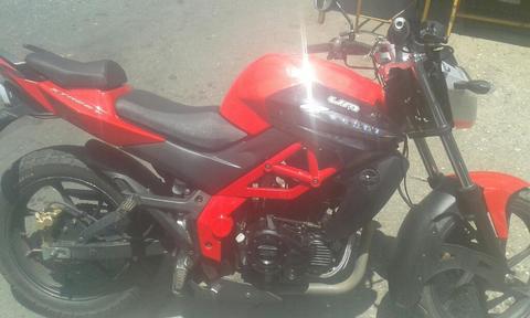 Moto Um 230cc