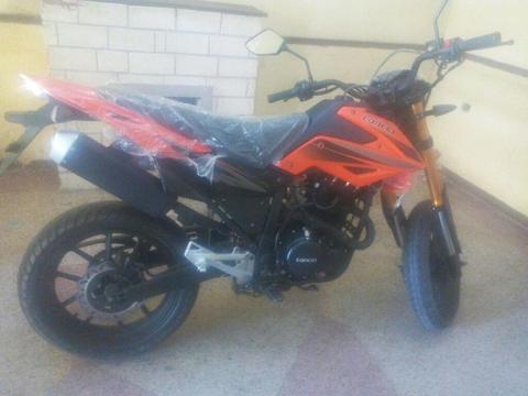 X Motivo de Viaje Vendo Mi Moto