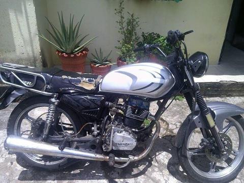 VENDO MOTO BARATA