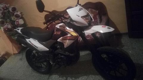 Hermosa Moto Bera DT 200 Año 2015 Moto Guardada