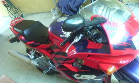 VENDO MOTO HONDA CBR 600F