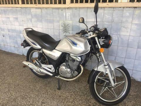 Moto en 125 Suzuki