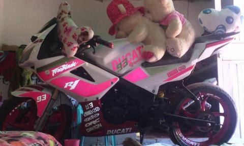 vendo R1 BERA AÑO 2012 estas en perfecto estado