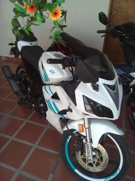 se vende moto r1