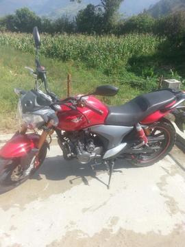 Vendo Moto Rkv en Muy Buen Estado