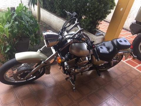 se vende moto skygo choper