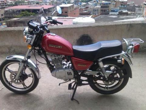 Moto Suzuki GN