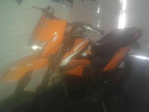 SE VENDE MOTO BERA 200