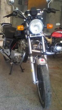 se vende moto suzuki gn