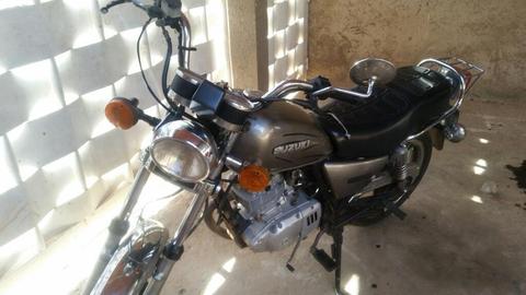 Moto Suzuki Gn