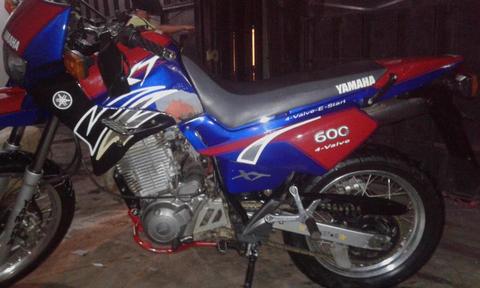 moto yamaha dt 600
