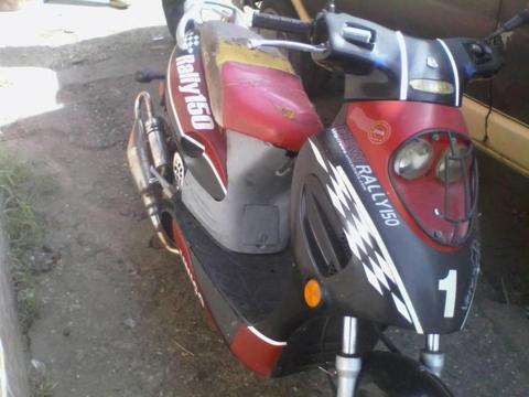 vendo mi moto o cambio por dos cauchos 13 en buenas condiciones