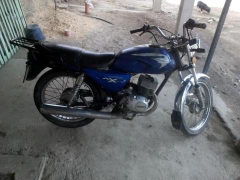 Se vende moto Suzuki X100