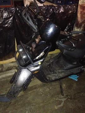 VENDO MOTO AUTOMATICA 150CC