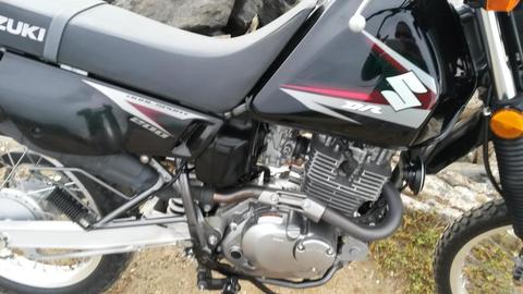 Moto Suzuki DR200 2014