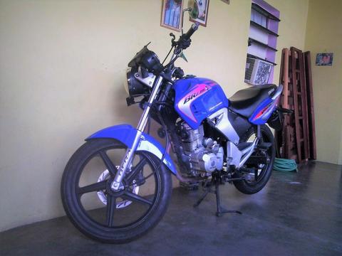 Se vende moto bera brz 200cc