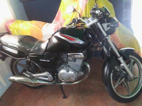 Suzuki En-125. Año 2011