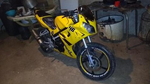 Moto R1 en Buen Estado Operativa