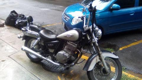 Vendo EXCELENTE moto Suzuki 250 100 original 0414 0223368