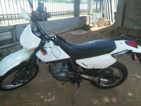 Vendo Moto Dr 650 Suzuki 2013