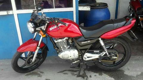 Vendo Moto en 125 Cc Suzuki 2013