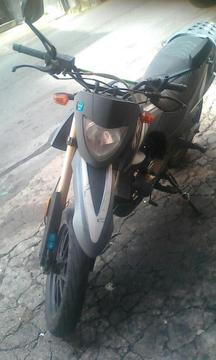 Vendo Moto Tx 200 2013