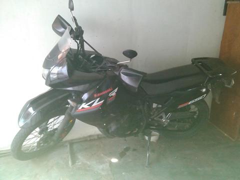 SE VENDE KLR 650 AÑO 2010