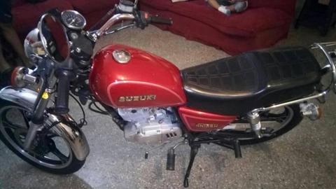 MOTO SUZUKI