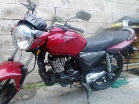 VENDO por motivo de viaje URGENTE mi MOTO es un SPEED 200