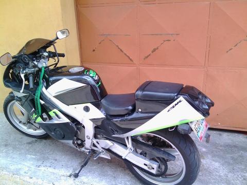 se vende o se cambia honda cbr